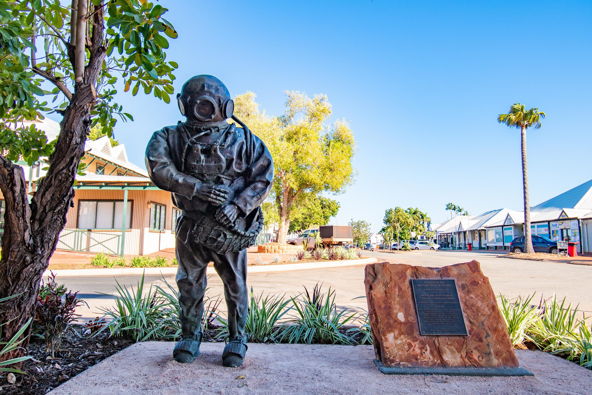 The Hard Hat Diver statue in Broome's town centre, showing a diver wearing a helmet and suit next to a smaller rock with a memorial plaque